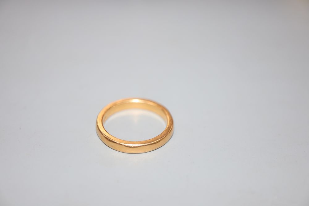 A 22ct wedding band, size L/M, 5.5 grams.